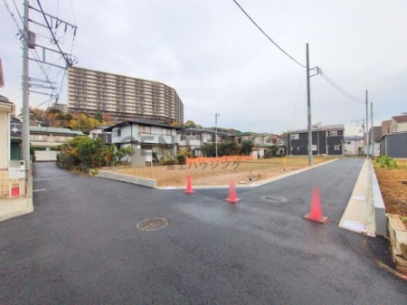 �_�ސ쌧������s�Ï��̓y�n�̑O�ʓ��H�܂ތ��n�ʐ^