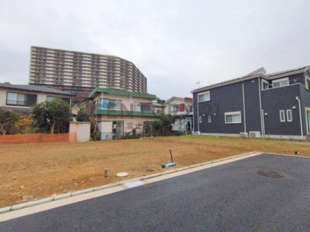 �_�ސ쌧������s�Ï��̓y�n�̑O�ʓ��H�܂ތ��n�ʐ^