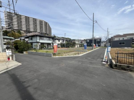 �_�ސ쌧������s�Ï��̓y�n�̑O�ʓ��H�܂ތ��n�ʐ^