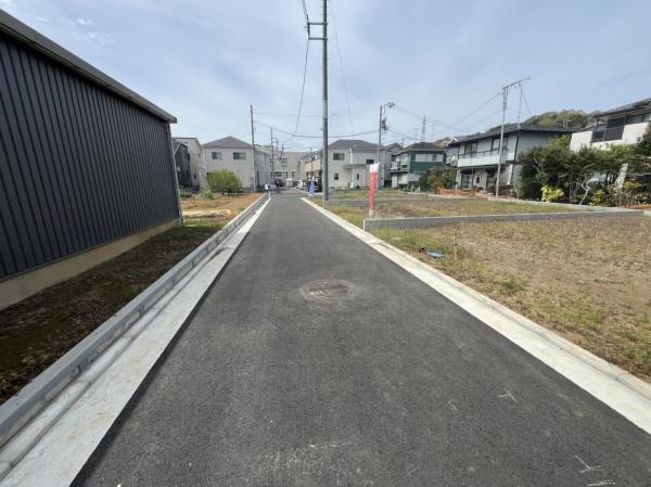 �_�ސ쌧������s�Ï��̓y�n�̑O�ʓ��H�܂ތ��n�ʐ^