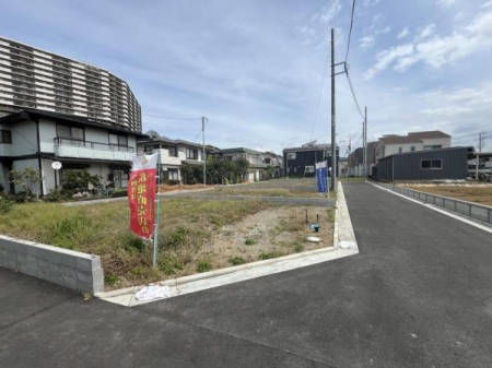 �_�ސ쌧������s�Ï��̓y�n�̑O�ʓ��H�܂ތ��n�ʐ^