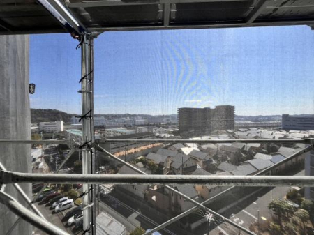 �_�ސ쌧���q�s���{�̒��Ã}���V�����̏Z�˂���̒��]�ʐ^