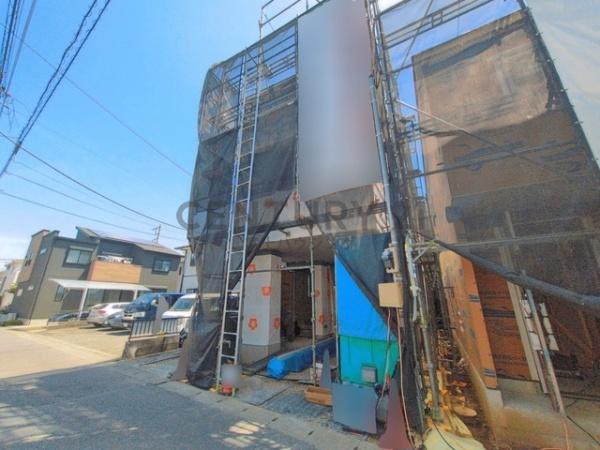 �_�ސ쌧������s�����̐V�z��ˌ��Ă̑O�ʓ��H�܂ތ��n�ʐ^