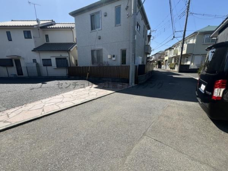 �_�ސ쌧������s���C�ݖk5���ڂ̐V�z��ˌ��Ă̑O�ʓ��H�܂ތ��n�ʐ^