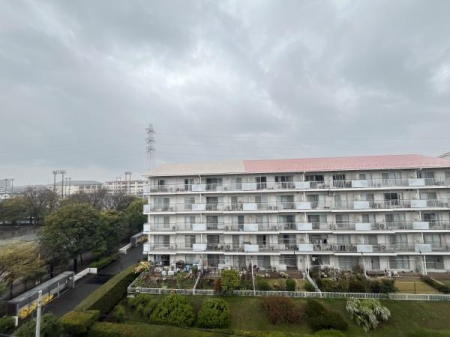 �_�ސ쌧������s�~��1���ڂ̒��Ã}���V�����̏Z�˂���̒��]�ʐ^