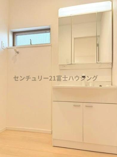 �_�ސ쌧������s����2���ڂ̒��È�ˌ��Ă̐��ʑ�E���ʏ�