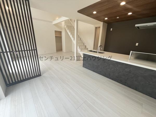 �_�ސ쌧������s��̐V�z��ˌ��Ẵ��r���O