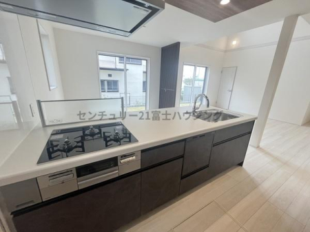 �_�ސ쌧������s��̐V�z��ˌ��ẴL�b�`��