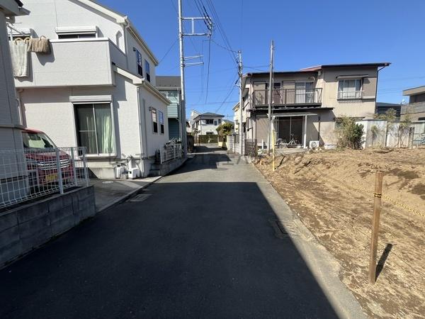 �_�ސ쌧������s�����u2���ڂ̐V�z��ˌ��Ă̑O�ʓ��H�܂ތ��n�ʐ^