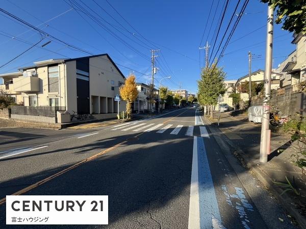 �_�ސ쌧��a�s���c3���ڂ̐V�z��ˌ��Ă̑O�ʓ��H�܂ތ��n�ʐ^