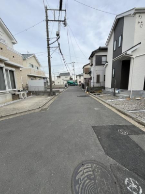 �_�ސ쌧������s����4���ڂ̐V�z��ˌ��Ă̑O�ʓ��H�܂ތ��n�ʐ^