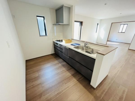 �_�ސ쌧������s����4���ڂ̐V�z��ˌ��ẴL�b�`��