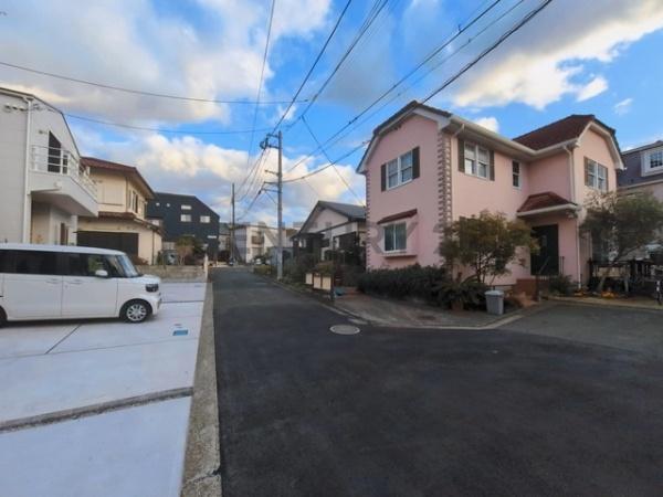 �_�ސ쌧����s�ғ����C��1���ڂ̐V�z��ˌ��Ă̑O�ʓ��H�܂ތ��n�ʐ^