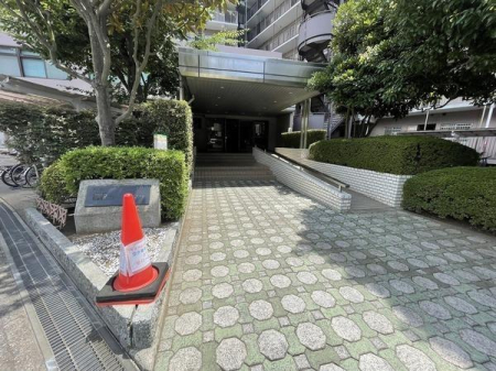 �_�ސ쌧����s����1���ڂ̒��Ã}���V�����̃G���g�����X