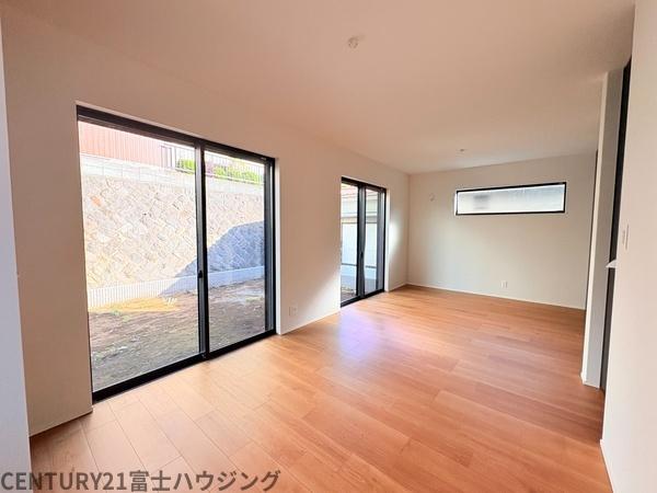 �_�ސ쌧����s����̐V�z��ˌ��Ă̗m��