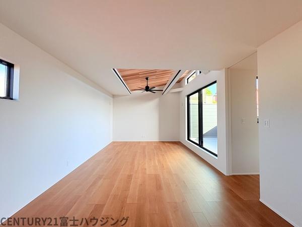 �_�ސ쌧����s����̐V�z��ˌ��Ẵ��r���O