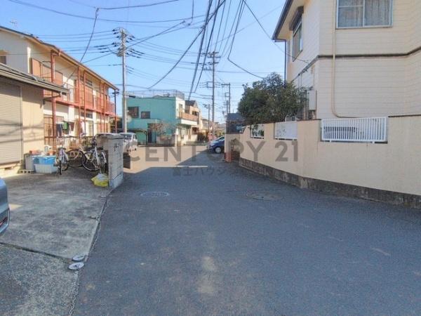 �_�ސ쌧������s�l�V���̐V�z��ˌ��Ă̑O�ʓ��H�܂ތ��n�ʐ^