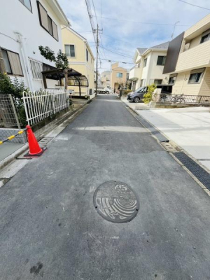 �_�ސ쌧������s�l�V���̐V�z��ˌ��Ă̑O�ʓ��H�܂ތ��n�ʐ^