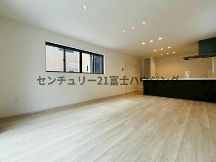 �_�ސ쌧����s�А�1���ڂ̐V�z��ˌ��Ẵ��r���O