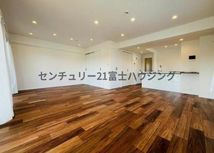 �_�ސ쌧���q�s�J�c3���ڂ̒��Ã}���V�����̃��r���O