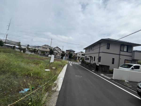 �_�ސ쌧����s�ΐ�3���ڂ̓y�n�̑O�ʓ��H�܂ތ��n�ʐ^