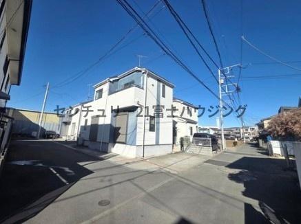 �_�ސ쌧������s�����̒��È�ˌ��Ă̑O�ʓ��H�܂ތ��n�ʐ^