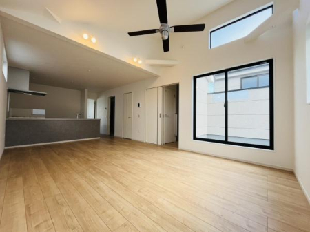 �_�ސ쌧������s����1���ڂ̐V�z��ˌ��Ẵ��r���O