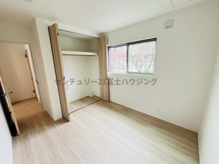 �_�ސ쌧������s���a�c1���ڂ̐V�z��ˌ��Ă̎q������