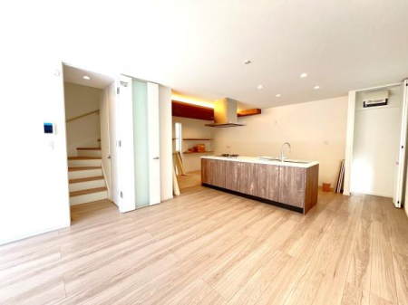 �_�ސ쌧������s�����u1���ڂ̐V�z��ˌ��Ẵ��r���O