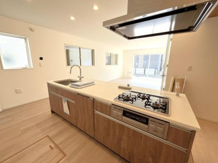 �_�ސ쌧������s�����u1���ڂ̐V�z��ˌ��ẴL�b�`��