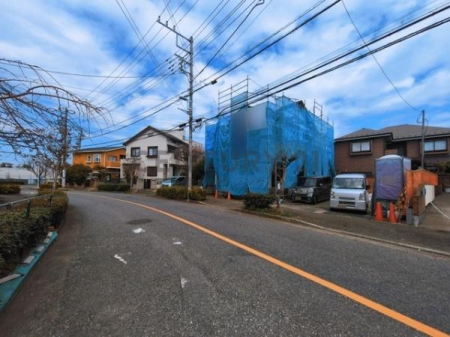 �_�ސ쌧������s��̐V�z��ˌ��Ă̑O�ʓ��H�܂ތ��n�ʐ^