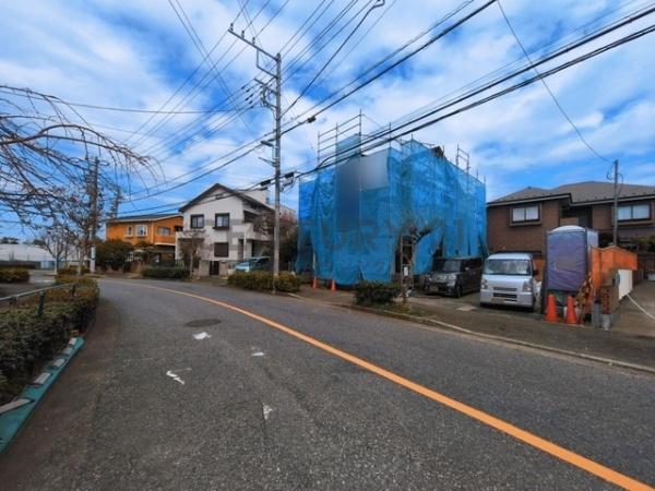 �_�ސ쌧������s��̐V�z��ˌ��Ă̑O�ʓ��H�܂ތ��n�ʐ^