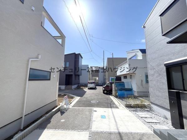 �_�ސ쌧������s�����u1���ڂ̐V�z��ˌ��Ă̑O�ʓ��H�܂ތ��n�ʐ^