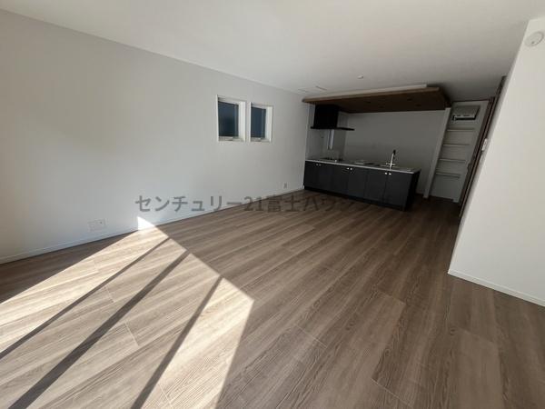 �_�ސ쌧������s�����u1���ڂ̐V�z��ˌ��Ẵ��r���O