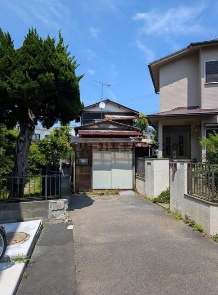 �_�ސ쌧������s���b2���ڂ̓y�n�̑O�ʓ��H�܂ތ��n�ʐ^