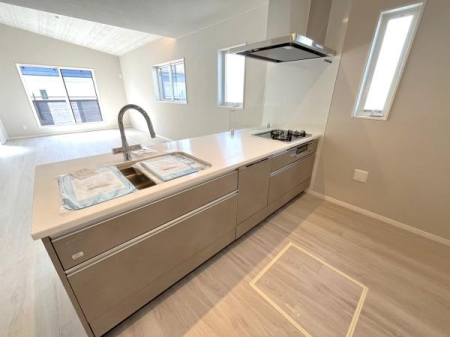 �_�ސ쌧������s�����u1���ڂ̐V�z��ˌ��ẴL�b�`��