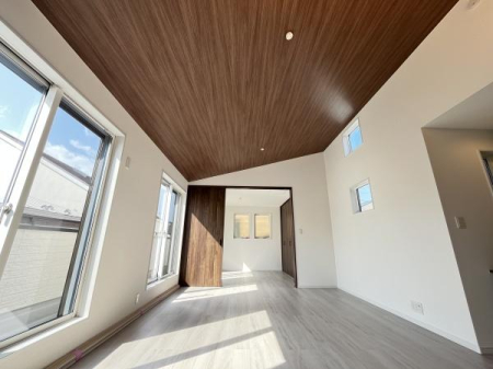 �_�ސ쌧������s�����u1���ڂ̐V�z��ˌ��Ẵ��r���O