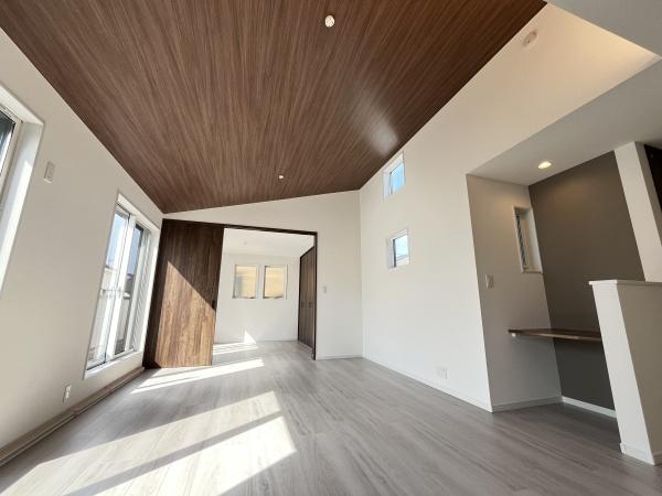 �_�ސ쌧������s�����u1���ڂ̐V�z��ˌ��Ẵ��r���O