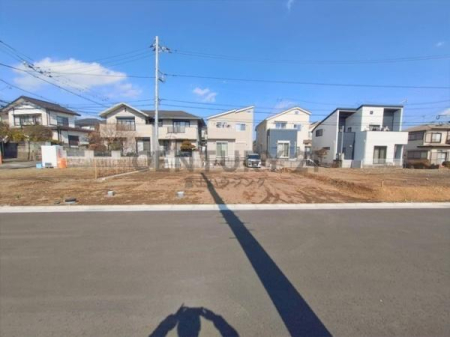 �_�ސ쌧����s���q�̓y�n�̑O�ʓ��H�܂ތ��n�ʐ^