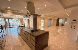 �_�ސ쌧����s����������1���ڂ̒��È�ˌ��ẴL�b�`��