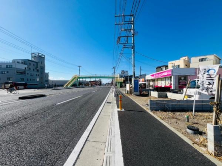 �_�ސ쌧����s�ғ�6���ڂ̓y�n�̑O�ʓ��H�܂ތ��n�ʐ^