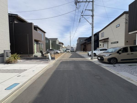 �_�ސ쌧�����S���쒬�c�[ 1422-2�̐V�z��ˌ��Ă̑O�ʓ��H�܂ތ��n�ʐ^