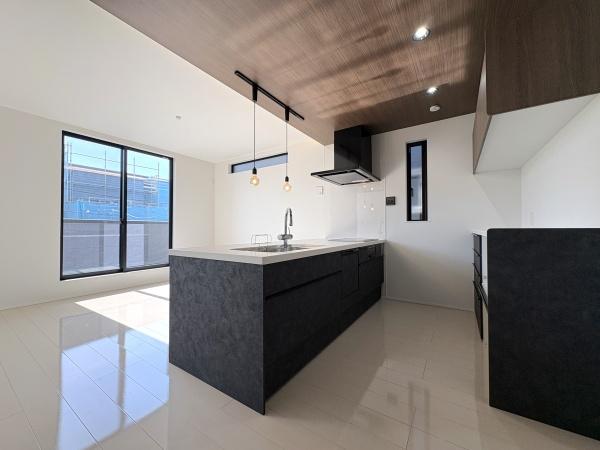 �_�ސ쌧�����S���쒬�c�[ 1422-2�̐V�z��ˌ��ẴL�b�`��