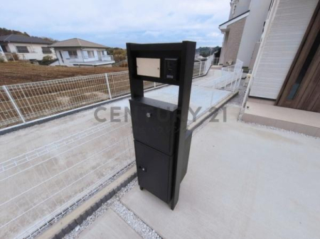 �_�ސ쌧����s����1���ڂ̐V�z��ˌ��Ă̑O�ʓ��H�܂ތ��n�ʐ^