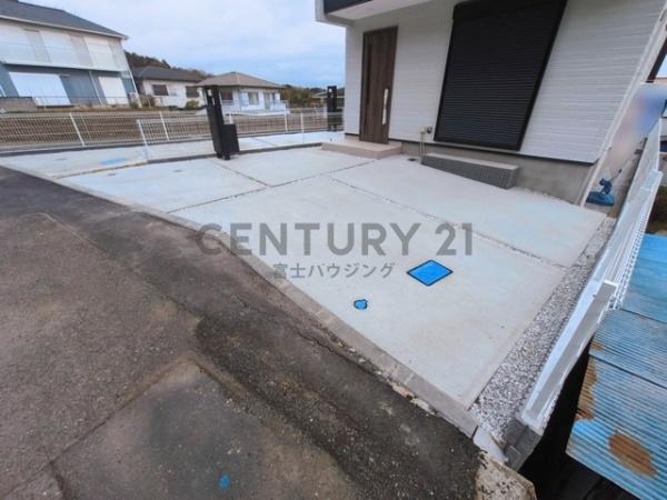 �_�ސ쌧����s����1���ڂ̐V�z��ˌ��Ă̑O�ʓ��H�܂ތ��n�ʐ^