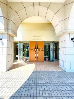 �_�ސ쌧����s���3���ڂ̒��Ã}���V�����̃G���g�����X