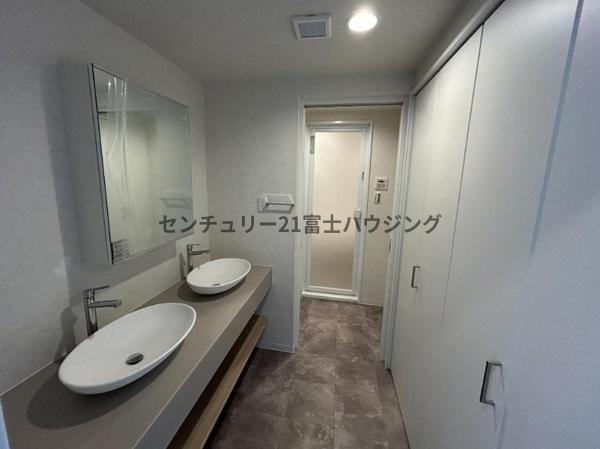 �_�ސ쌧����s�P�s��2���ڂ̒��Ã}���V�����̐��ʑ�E���ʏ�