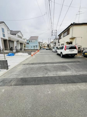 �_�ސ쌧������s�Ï��̐V�z��ˌ��Ă̑O�ʓ��H�܂ތ��n�ʐ^