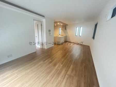 �_�ސ쌧������s����1���ڂ̐V�z��ˌ��Ẵ��r���O