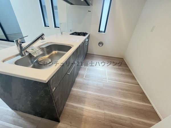 �_�ސ쌧������s����1���ڂ̐V�z��ˌ��ẴL�b�`��